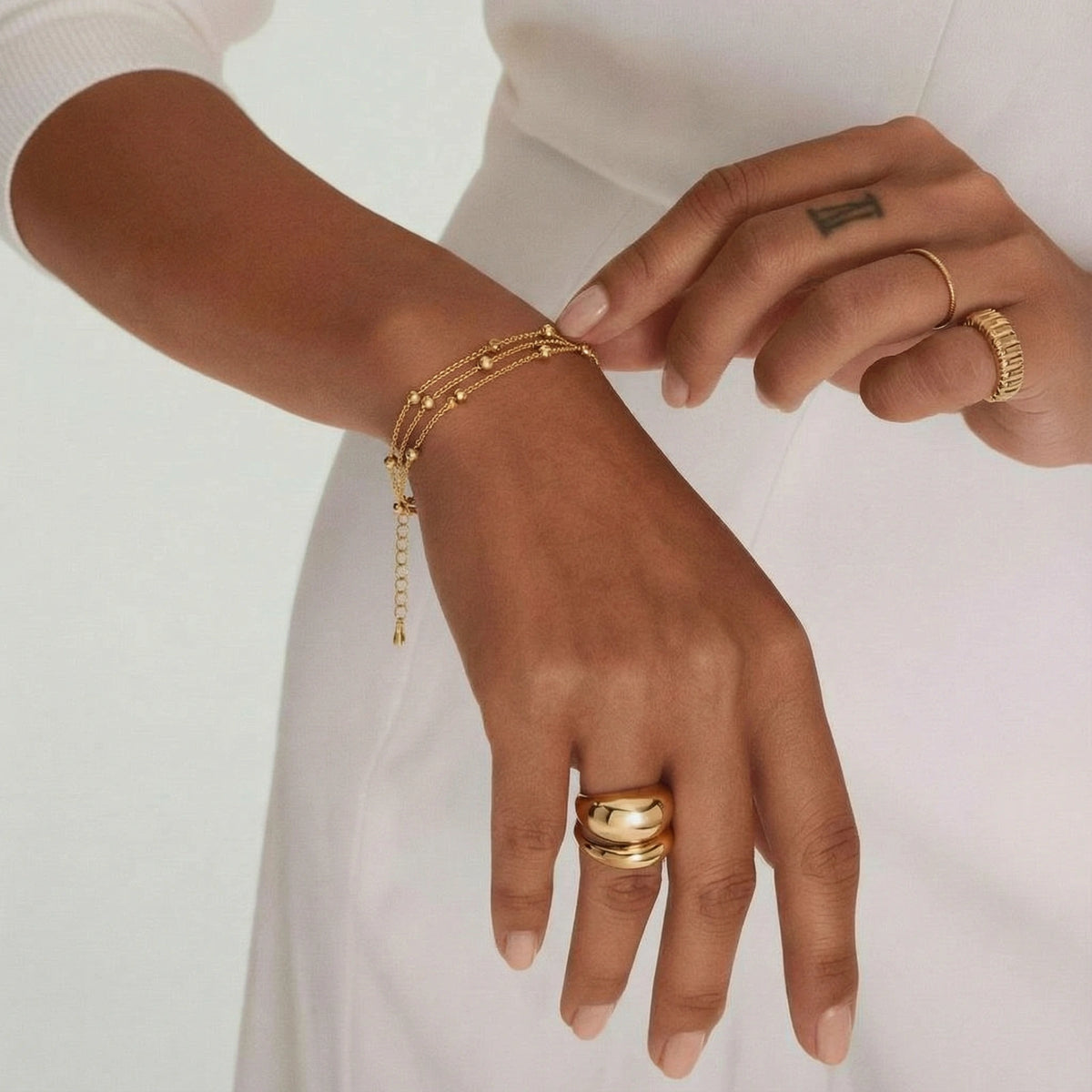 Golden Orbit Armband